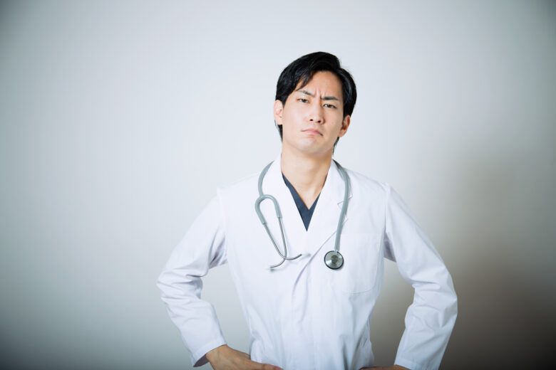 看護師に聞いた「高圧的・不機嫌な医師への対処法」