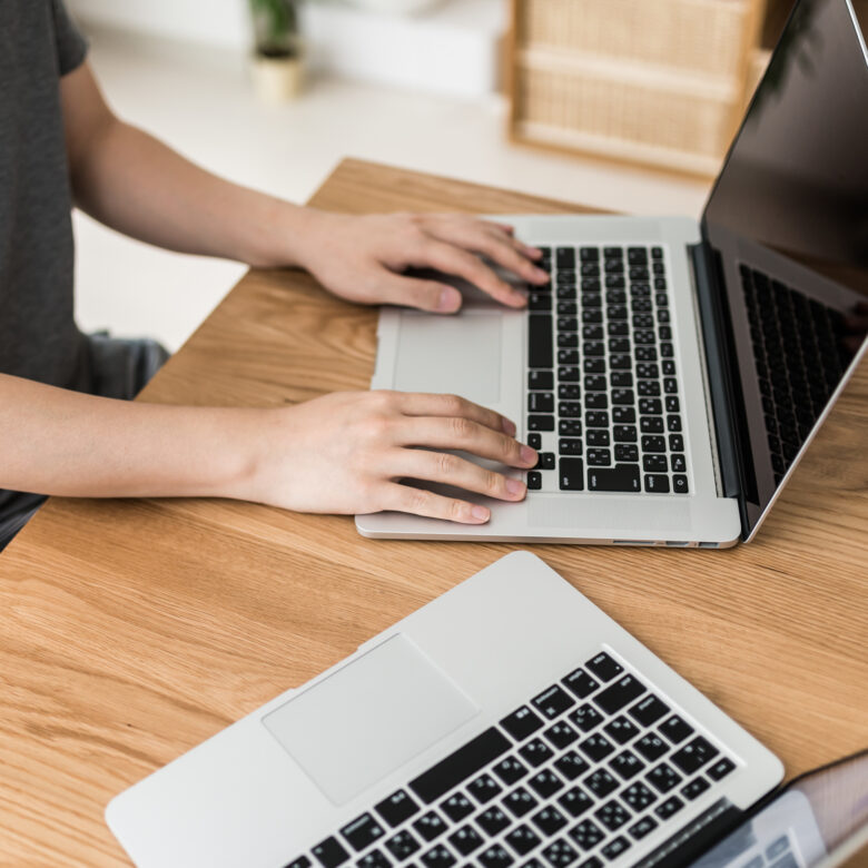 電子カルテのデータ移行・データコンバートに失敗しないための完全ガイド｜費用・リスク・業者選定