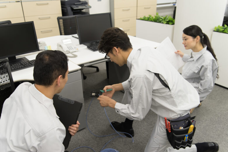 クリニック開業に必要な弱電設備を徹底解説：設計事務所との連携と失敗しない業者選定