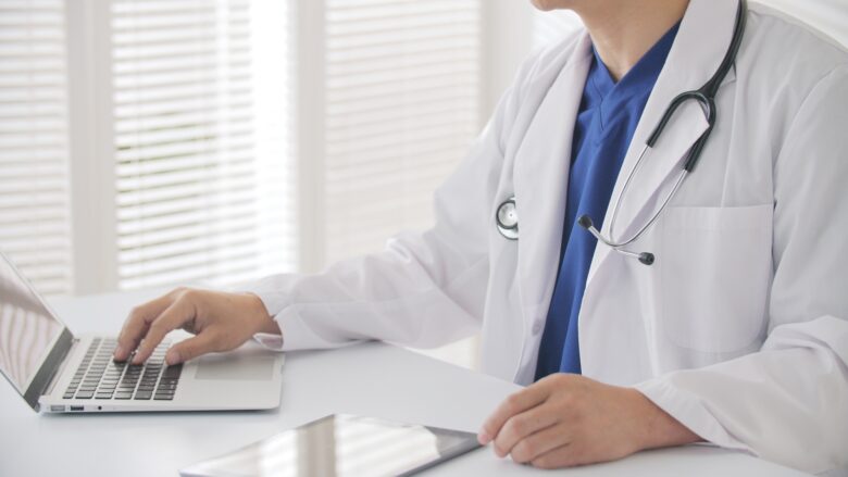 電子カルテ「一体型」vs「連動型」徹底比較｜レセコン連携で失敗しない選び方