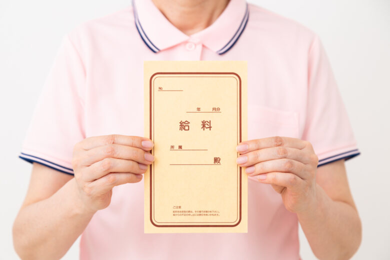 【看護師】夜勤なしで年収はどのくらい減る？わかりやすい表まとめ｜年収減を避ける方法も