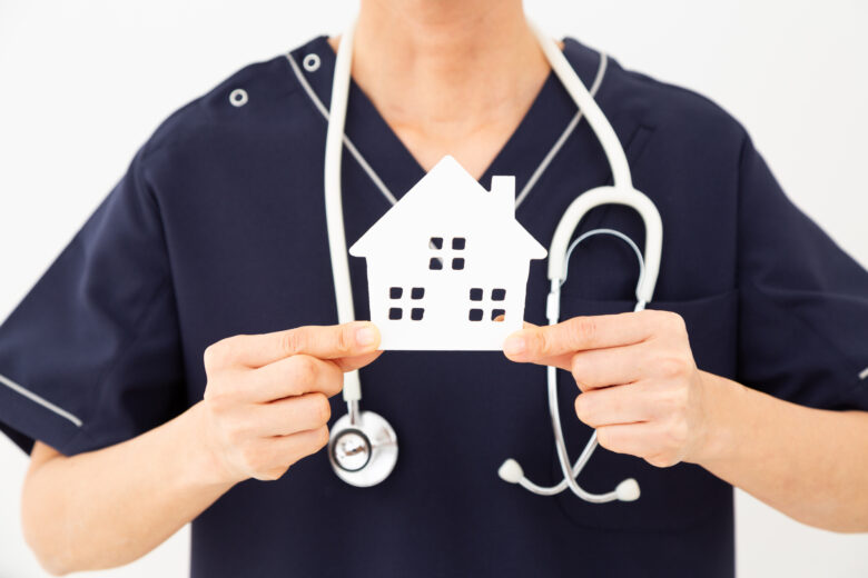 訪問診療に使える電子カルテの選び方2026——外来併用で算定漏れを防ぐ設計とは