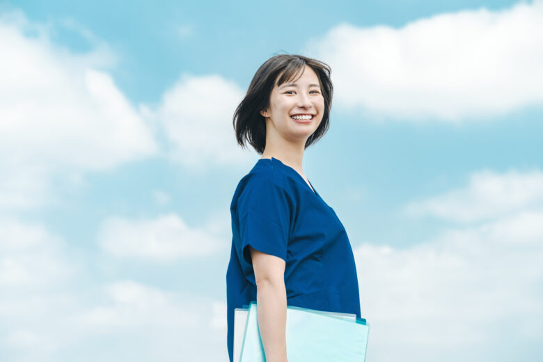 看護師が辞めないクリニックをAIで作る——書類処理9割削減が採用競争力に変わるまでの実践ガイド