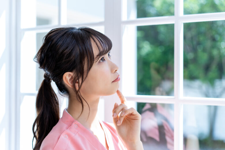 看護師の結婚事情まとめ「結婚適齢期」はある？結婚を機にやめる看護師の割合は？