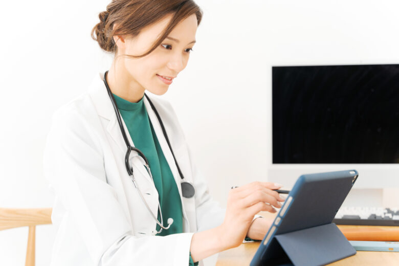 電子カルテのAI機能はどれを信頼すればいいか — 入力補助・問診AI・診断支援の評価軸