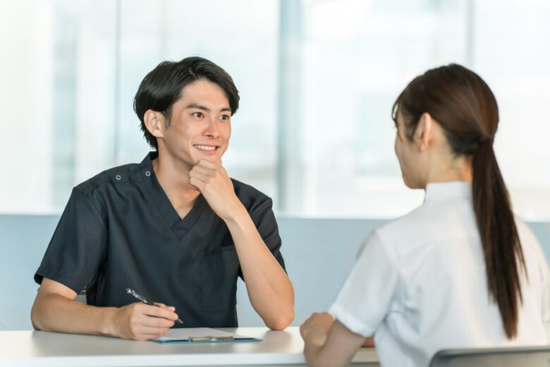 常勤とは？正社員・非常勤との違いと、クリニックが医師・スタッフを雇うときの判断基準