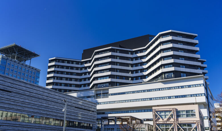 特定機能病院とは？承認要件・地域医療支援病院との違いと、クリニックが押さえるべき連携のポイント