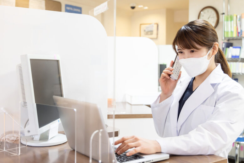 疑義照会とは？薬局から問い合わせが来る理由と、クリニック側の答え方・記録の残し方
