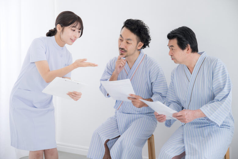 健康診断や予防接種に消費税はかかる？クリニックの売上の課税・非課税判定表と2026年10月のインボイス変更