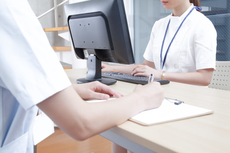 嘱託とは？クリニックで使う3つの意味と、常勤・非常勤との線引き