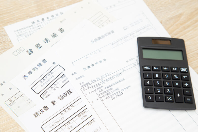 明細書発行体制等加算とは？算定要件・点数と明細書の無料発行義務、令和8年度改定での扱い