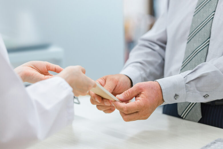 吸入指導加算の算定要件｜診療所は算定できない薬局の加算。医科で取れる喘息治療管理料2との境界と令和8年度の変更点