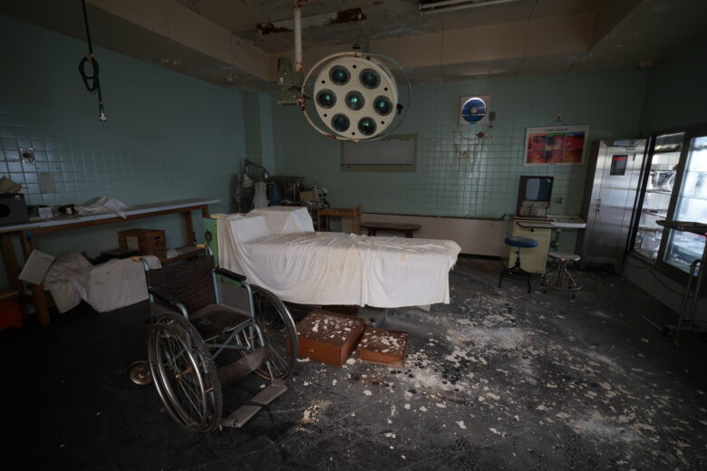 重度心身障害者医療費助成（マル障）の窓口対応｜医療証の確認、自治体で違う現物給付・所得制限・65歳以上の扱い、他の公費と重なったときの順序