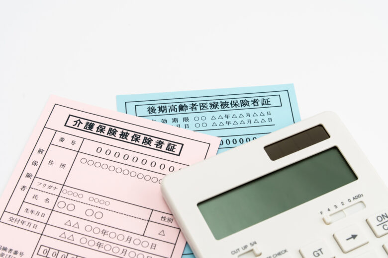 75歳到達月のレセプト｜月の途中で後期高齢者になる患者の2枚の分け方、自己負担限度額2分の1の計算例、特記事項とコメントの考え方